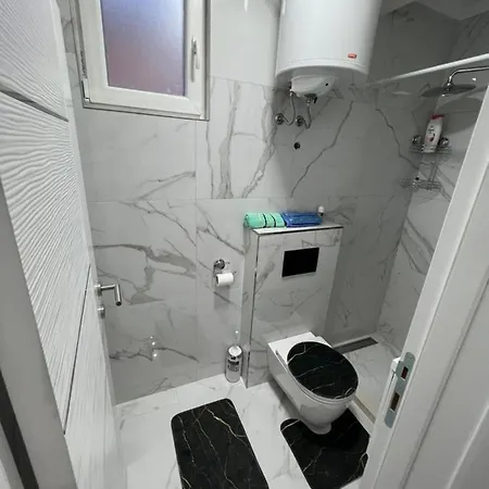 Apartman Bajo 1 *