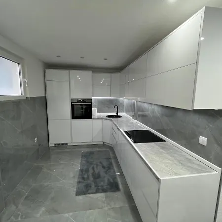 Apartman Bajo 1 Apartment *