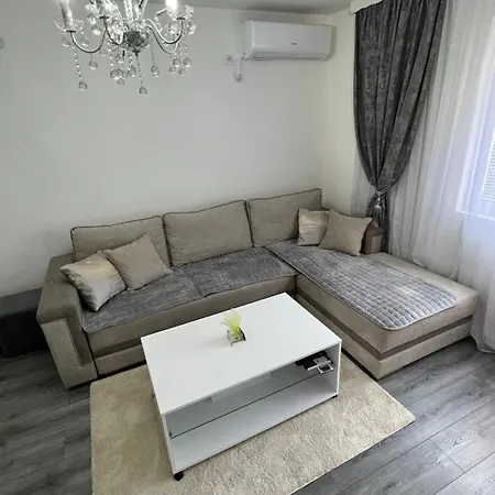 Apartman Bajo 1 Apartment *