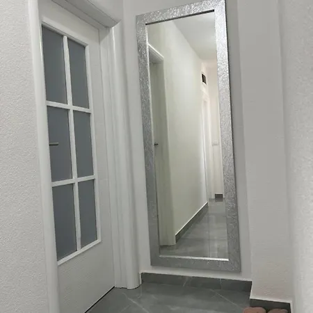 Apartman Bajo 1 Apartment *